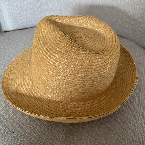 Kates boutique Canada hat excellent used condition - Picture 3 of 6